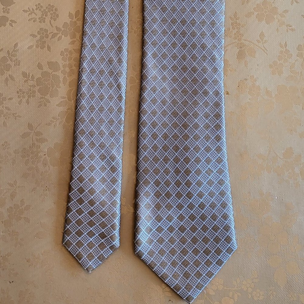 Saks Fifth Ave tie